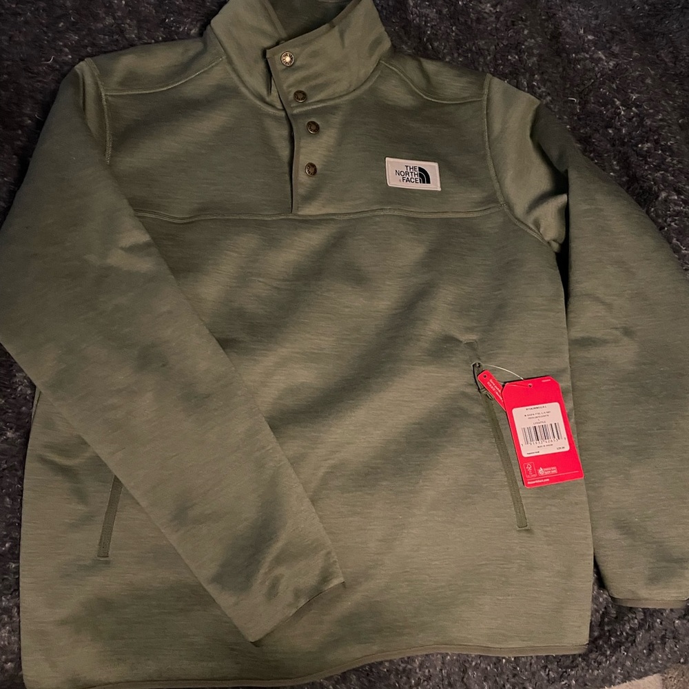 Brand New with tags North Face Mens Pullover